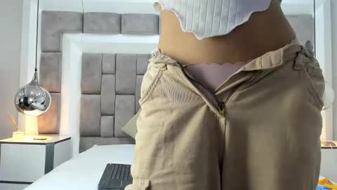 Hi guys It is a pleasure to have you here I am Julieta  online show from November 4, 2025, 12:04 pm