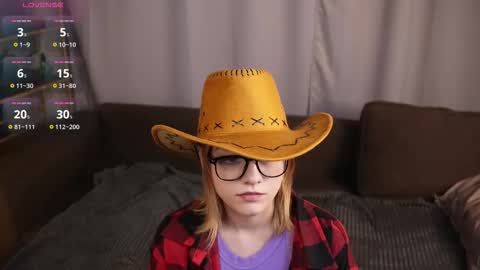 Mia online show from October 5, 2025, 3:27 am