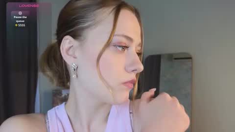 Mia online show from November 10, 2025, 3:05 am