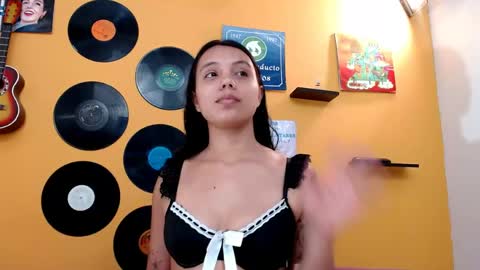 juliette18rose online show from May 17, 2026, 7:54 pm