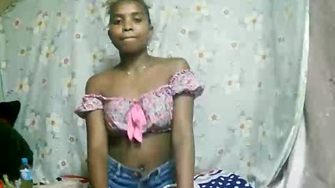 juliette9794 online show from September 19, 2025, 5:02 pm