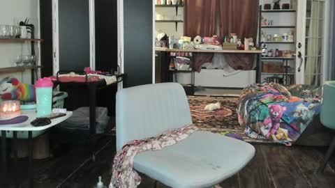 Snapshot of juliette_garden chatting on January 21, 2025, 2:43 am Here most days 3 online show from January 21, 2025, 2:43 am