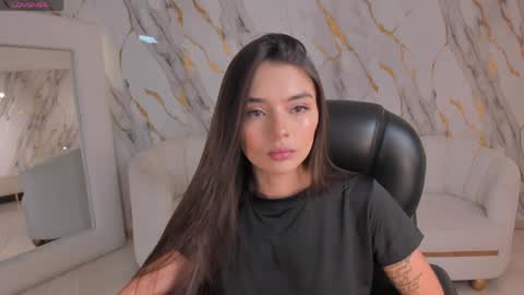 Juliette Moreau online show from May 18, 2026, 6:47 pm