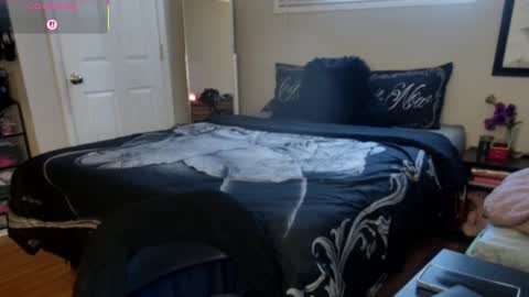 Juli Monroe online show from September 26, 2025, 11:31 pm