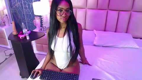 julitpink online show from September 11, 2025, 12:16 pm