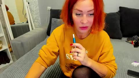 jullia_moor online show from December 2, 2025, 1:00 am