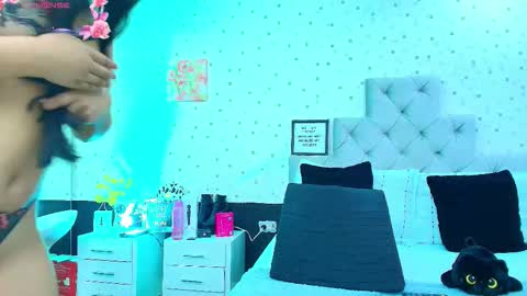 Julieta Reyes   online show from March 9, 2026, 11:58 am