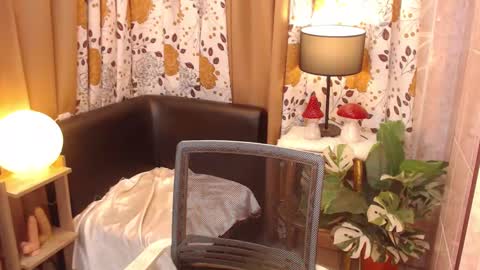 jullimiller online show from February 21, 2025, 2:38 pm