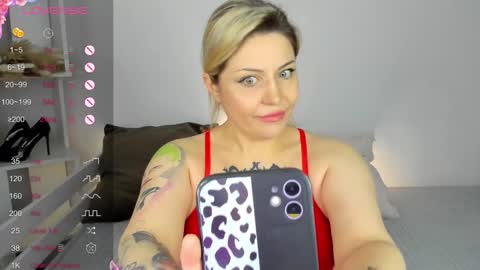Jully online show from February 27, 2025, 11:20 am