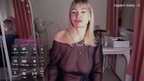 Snapshot of julvilnet chatting on February 3, 2025, 5:07 am Julia online show from February 3, 2025, 5:07 am