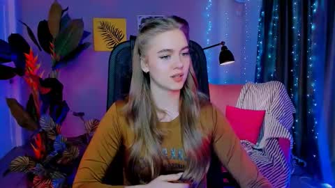 junewoods online show from March 14, 2026, 9:26 am