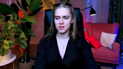 junewoods online show from March 28, 2026, 8:36 am