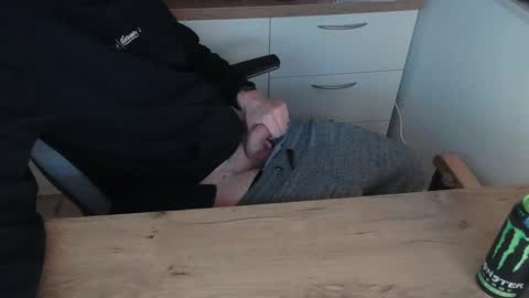 junk2711 online show from February 26, 2025, 6:21 pm