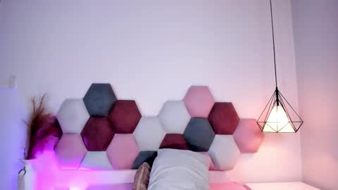 Jupiter Fox online show from September 15, 2025, 11:05 pm