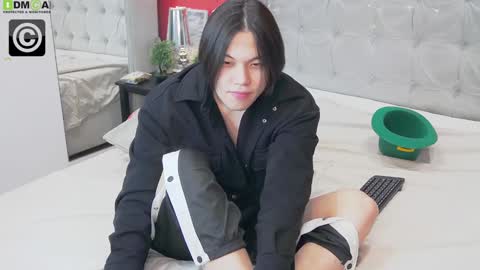 just_gay_ online show from February 4, 2025, 4:18 pm