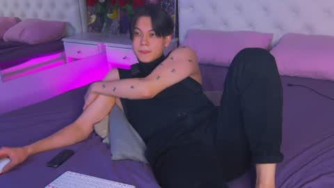 just_gay_ online show from March 9, 2025, 1:35 am