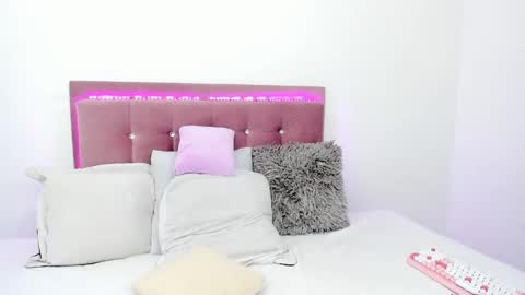 Snapshot of just_isa chatting on December 20, 2024, 4:57 pm Isa y Luci online show from December 20, 2024, 4:57 pm