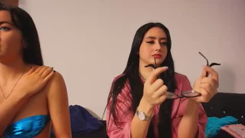  Isa y Luci  online show from July 21, 2026, 1:02 pm