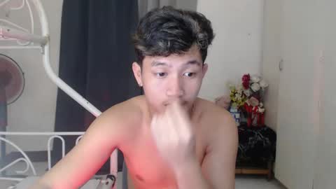 Snapshot of justcallme_cyril chatting on February 4, 2026, 3:40 pm Cyril online show from February 4, 2026, 3:40 pm