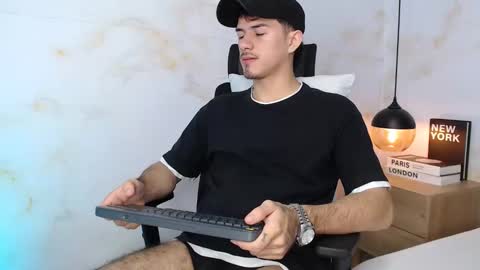 Justin online show from December 2, 2025, 7:53 pm