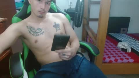 justin_taylor02 online show from October 3, 2025, 5:10 pm