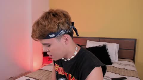 Snapshot of justinbiler chatting on December 9, 2024, 12:30 pm Justin online show from December 9, 2024, 12:30 pm