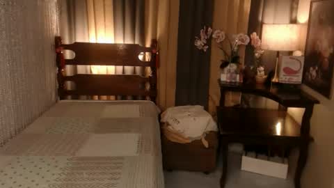 Snapshot of justine_hunk chatting on November 5, 2025, 2:22 am justine_hunk online show from November 5, 2025, 2:22 am