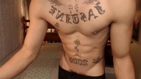 justine_hunk online show from January 6, 2026, 5:44 am