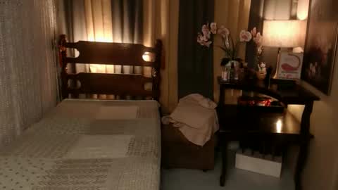 justine_hunk online show from March 1, 2026, 4:42 pm