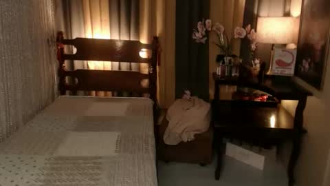 justine_hunk online show from March 17, 2026, 12:59 am