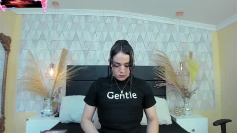 Justine online show from February 9, 2026, 3:32 am