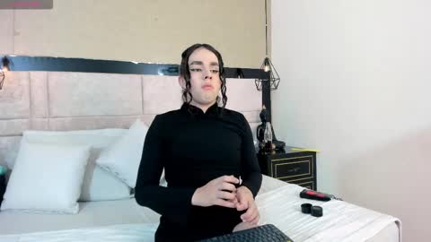 Justine online show from February 24, 2026, 4:43 am