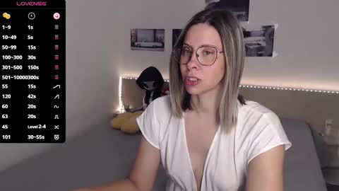 Julie online show from September 22, 2025, 3:52 am