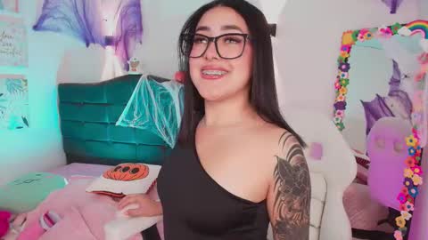 Emy online show from October 19, 2025, 8:04 am