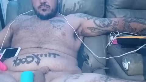 jvilla521 online show from October 28, 2025, 9:57 am