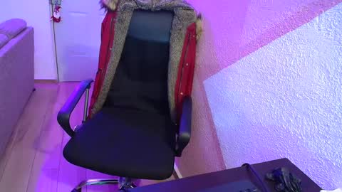 kael_art_d online show from December 16, 2024, 7:04 am