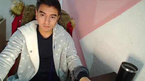 kael_art_d online show from December 19, 2024, 2:34 am