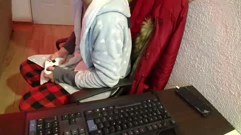 kael_art_d online show from December 22, 2024, 11:41 pm