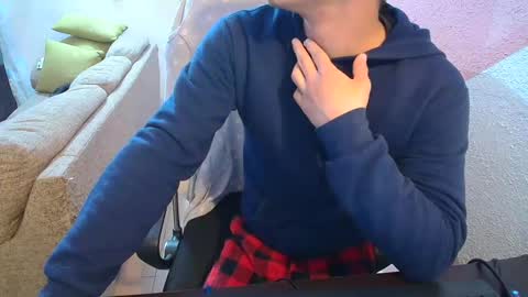 kael_art_d online show from December 23, 2024, 2:45 am