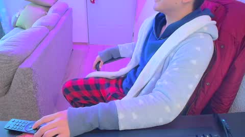 kael_art_d online show from December 23, 2024, 7:09 pm