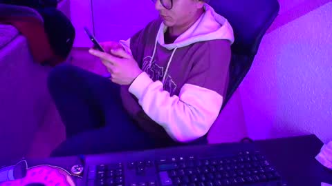 kael_art_d online show from December 25, 2024, 6:41 am