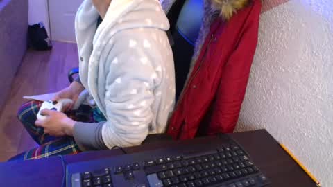 kael_art_d online show from December 29, 2024, 6:05 pm