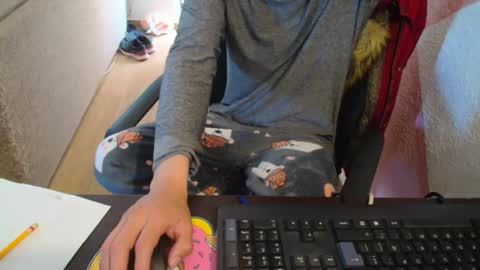 kael_art_d online show from March 12, 2025, 4:35 pm