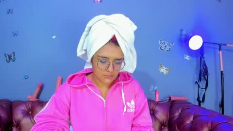 kaira_mosse_ online show from April 19, 2026, 11:42 am