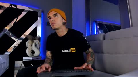 Snapshot of kaletattoos chatting on March 9, 2025, 7:26 pm Kale online show from March 9, 2025, 7:26 pm