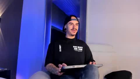 Snapshot of kaletattoos chatting on October 20, 2025, 11:21 am Kale online show from October 20, 2025, 11:21 am