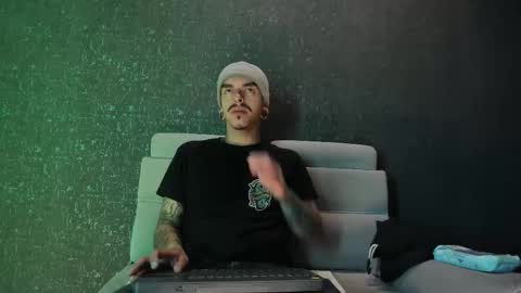 Snapshot of kaletattoos chatting on November 8, 2025, 11:21 am Kale online show from November 8, 2025, 11:21 am