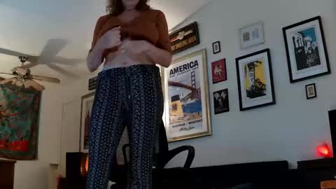 Snapshot of kalikushdreamz chatting on October 27, 2025, 3:49 pm Tara Smith online show from October 27, 2025, 3:49 pm