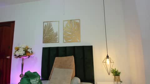 Snapshot of kalimonroee chatting on January 8, 2025, 11:43 am KaliMonroe online show from January 8, 2025, 11:43 am