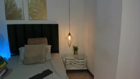 Snapshot of kalimonroee chatting on February 17, 2025, 11:44 am KaliMonroe online show from February 17, 2025, 11:44 am